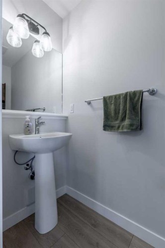 1366 Pacific Circle West, Lethbridge, AB - Indoor Photo Showing Bathroom