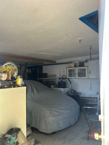 5108 57 Street, Taber, AB - Indoor