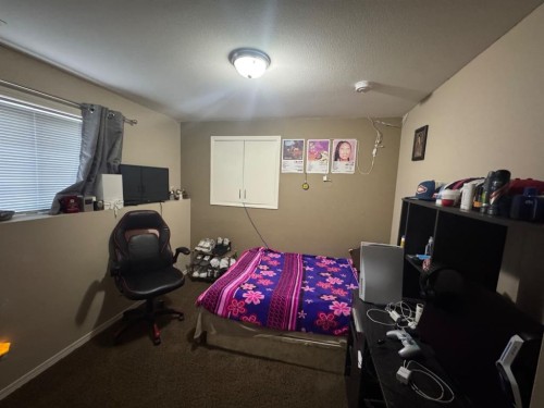 79 Sunridge Boulevard West, Lethbridge, AB - Indoor Photo Showing Bedroom