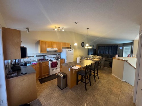 79 Sunridge Boulevard West, Lethbridge, AB - Indoor Photo Showing Other Room