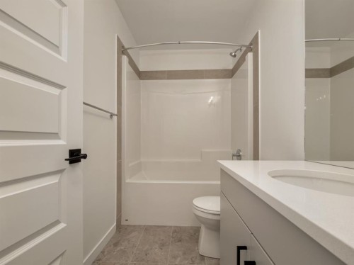 150 Caribou Bend North, Lethbridge, AB - Indoor Photo Showing Bathroom