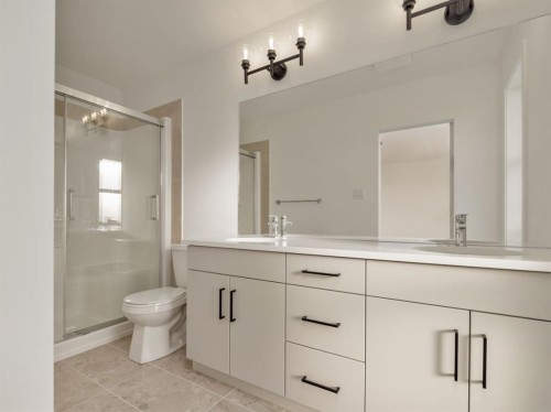 150 Caribou Bend North, Lethbridge, AB - Indoor Photo Showing Bathroom