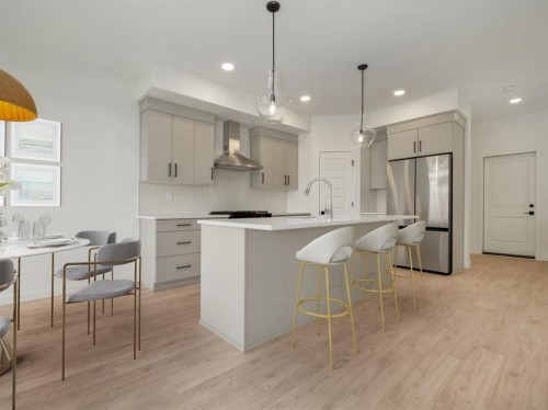 150 Caribou Bend North, Lethbridge, AB - Indoor Photo Showing Kitchen With Upgraded Kitchen