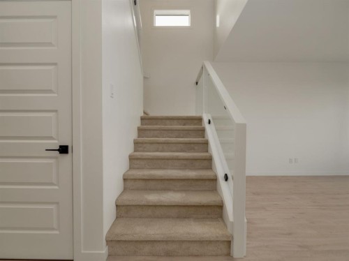 150 Caribou Bend North, Lethbridge, AB - Indoor Photo Showing Other Room