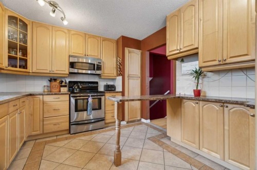 76 Brookpark Place Sw, Calgary, AB - Indoor Photo Showing Kitchen