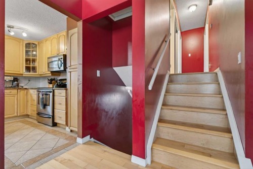 76 Brookpark Place Sw, Calgary, AB - Indoor Photo Showing Kitchen