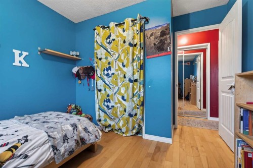 76 Brookpark Place Sw, Calgary, AB - Indoor Photo Showing Bedroom