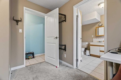 76 Brookpark Place Sw, Calgary, AB - Indoor Photo Showing Bathroom