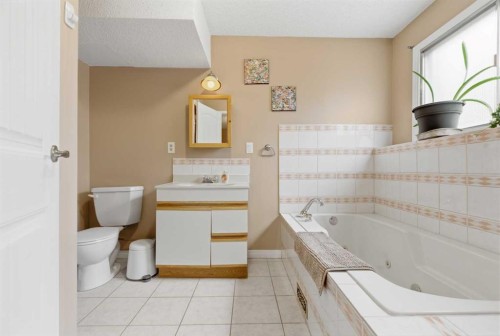 76 Brookpark Place Sw, Calgary, AB - Indoor Photo Showing Bathroom