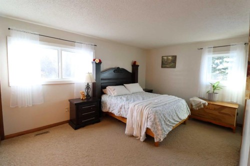 115054 Rr 103, Bow Island, AB - Indoor Photo Showing Bedroom