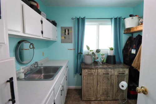 115054 Rr 103, Bow Island, AB - Indoor