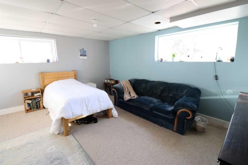 115054 Rr 103, Bow Island, AB - Indoor Photo Showing Bedroom