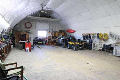 115054 Rr 103, Bow Island, AB - Indoor Photo Showing Garage