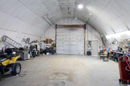 115054 Rr 103, Bow Island, AB - Indoor Photo Showing Garage