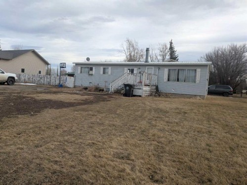 208 E 400 N Street  Raymond, AB T0K 2S0