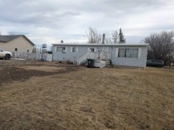 208 E 400 N Street  Raymond, AB T0K 2S0