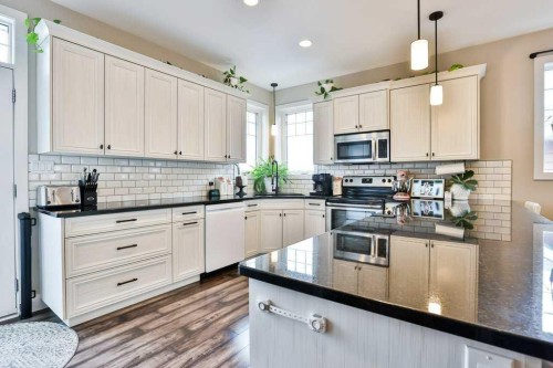 4313 53 Avenue, Taber, AB - Indoor Photo Showing Kitchen With Upgraded Kitchen