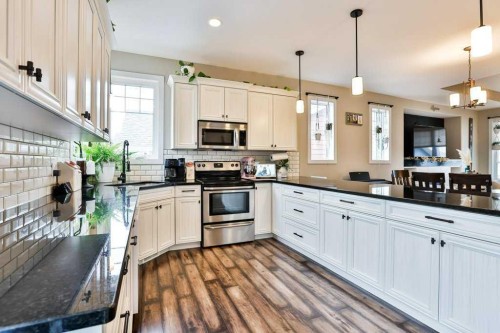 4313 53 Avenue, Taber, AB - Indoor Photo Showing Kitchen With Upgraded Kitchen