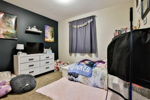 4313 53 Avenue, Taber, AB - Indoor Photo Showing Bedroom