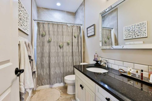 4313 53 Avenue, Taber, AB - Indoor Photo Showing Bathroom