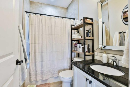 4313 53 Avenue, Taber, AB - Indoor Photo Showing Bathroom