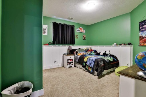 4313 53 Avenue, Taber, AB - Indoor Photo Showing Bedroom