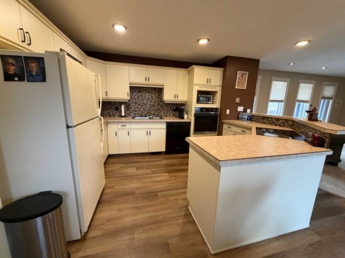 5120 48 Street, Taber, AB - Indoor Photo Showing Kitchen