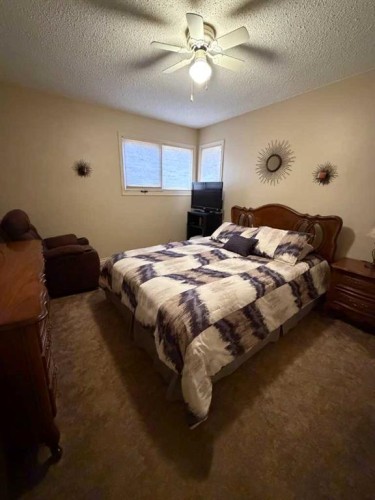 5120 48 Street, Taber, AB - Indoor Photo Showing Bedroom