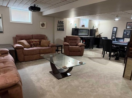 5120 48 Street, Taber, AB - Indoor