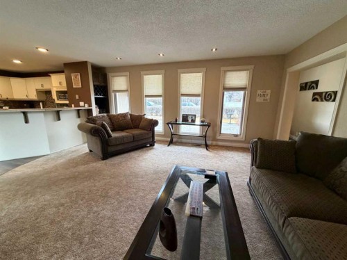 5120 48 Street, Taber, AB - Indoor Photo Showing Living Room