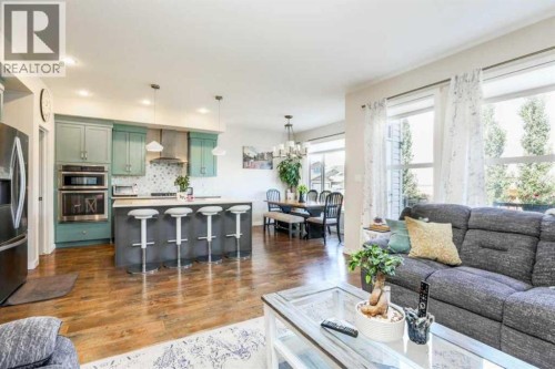 7 Greywolf Road North, Lethbridge, AB - Indoor Photo Showing Living Room