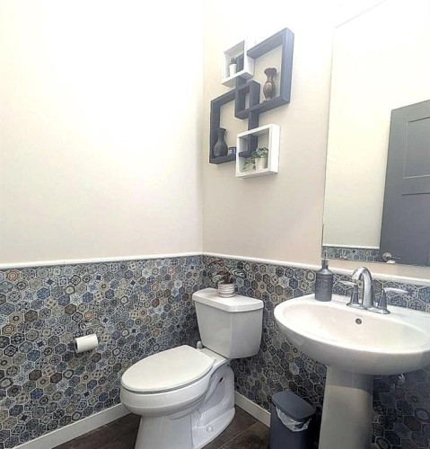 7 Greywolf Road North, Lethbridge, AB - Indoor Photo Showing Bathroom