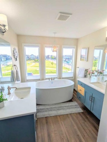 7 Greywolf Road North, Lethbridge, AB - Indoor Photo Showing Bathroom