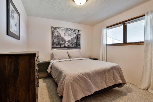 2727 7A Avenue North, Lethbridge, AB - Indoor Photo Showing Bedroom