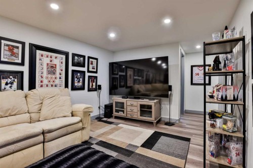 2727 7A Avenue North, Lethbridge, AB - Indoor Photo Showing Living Room