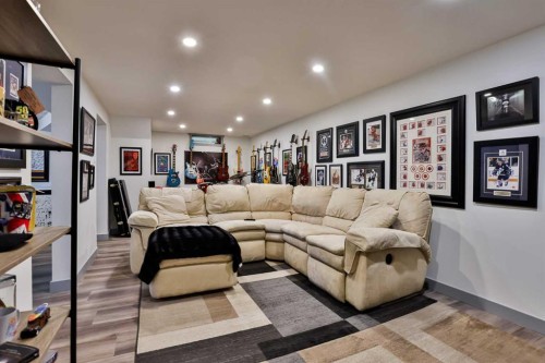 2727 7A Avenue North, Lethbridge, AB - Indoor Photo Showing Living Room