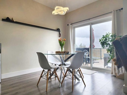 237 Crocus Terrace West, Lethbridge, AB - Indoor Photo Showing Dining Room