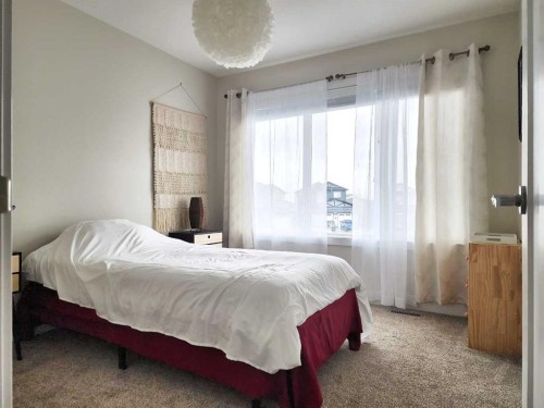 237 Crocus Terrace West, Lethbridge, AB - Indoor Photo Showing Bedroom