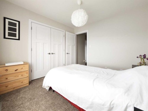 237 Crocus Terrace West, Lethbridge, AB - Indoor Photo Showing Bedroom
