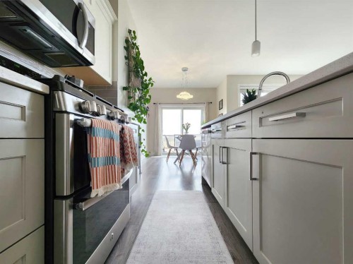 237 Crocus Terrace West, Lethbridge, AB - Indoor Photo Showing Kitchen