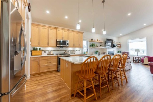202 Lake Drive, Coalhurst, AB - Indoor Photo Showing Kitchen With Upgraded Kitchen
