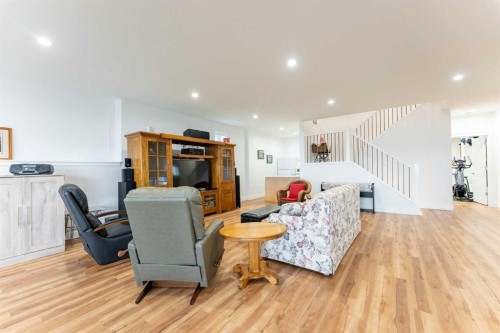 202 Lake Drive, Coalhurst, AB - Indoor Photo Showing Living Room