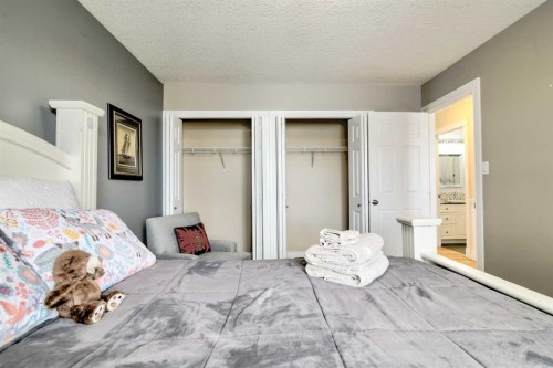 65 Ermineview Way North, Lethbridge, AB - Indoor Photo Showing Bedroom
