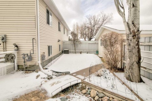 65 Ermineview Way North, Lethbridge, AB - Outdoor