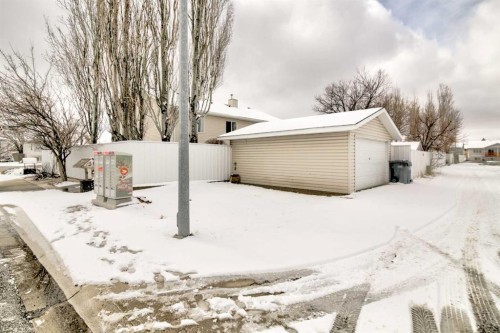 65 Ermineview Way North, Lethbridge, AB - Outdoor