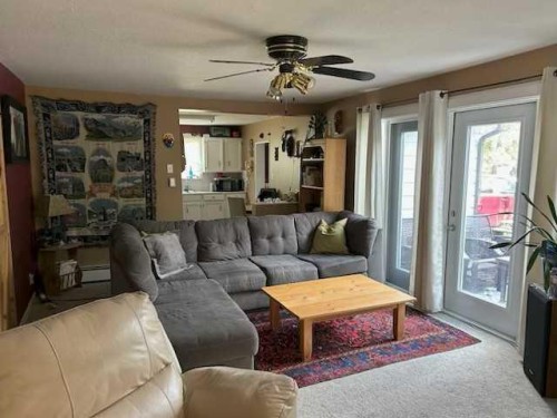 6001 16 Avenue, Coleman, AB - Indoor Photo Showing Living Room
