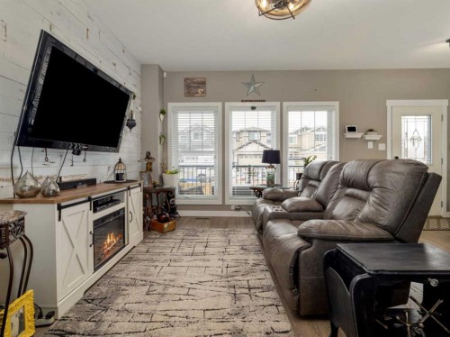 527 Moonlight Lane West, Lethbridge, AB - Indoor Photo Showing Living Room