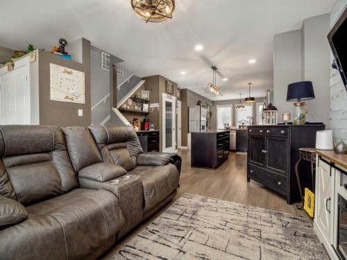 527 Moonlight Lane West, Lethbridge, AB - Indoor Photo Showing Living Room