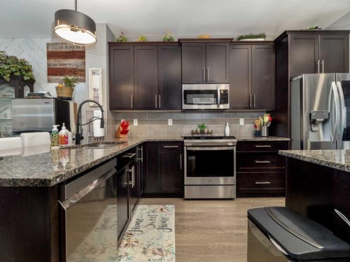 527 Moonlight Lane West, Lethbridge, AB - Indoor Photo Showing Kitchen With Upgraded Kitchen