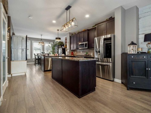 527 Moonlight Lane West, Lethbridge, AB - Indoor Photo Showing Kitchen With Upgraded Kitchen